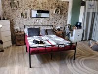 Finca mit Haus in Beas, Huelva / Condado kaufen - Energieautarke Finca in Lobera: 192 m² Wohnfläche, eigener Solarstrom und Wasserversorgung - Bild 13
